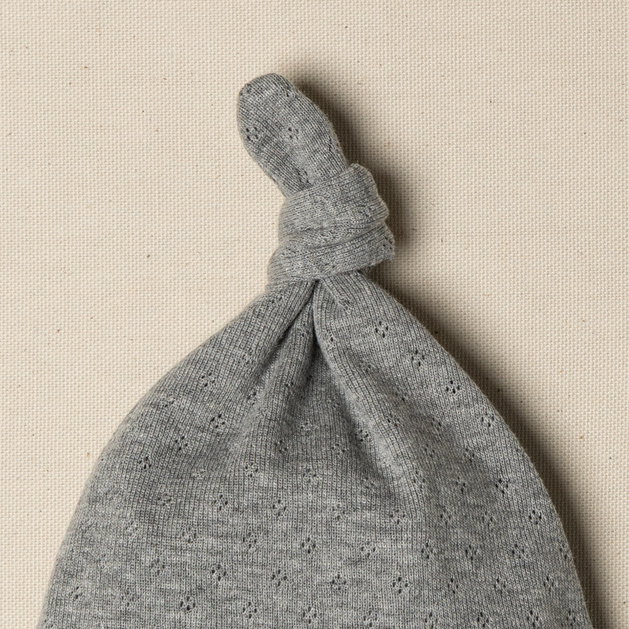 Cappellino nascita con nodo corredino nascita