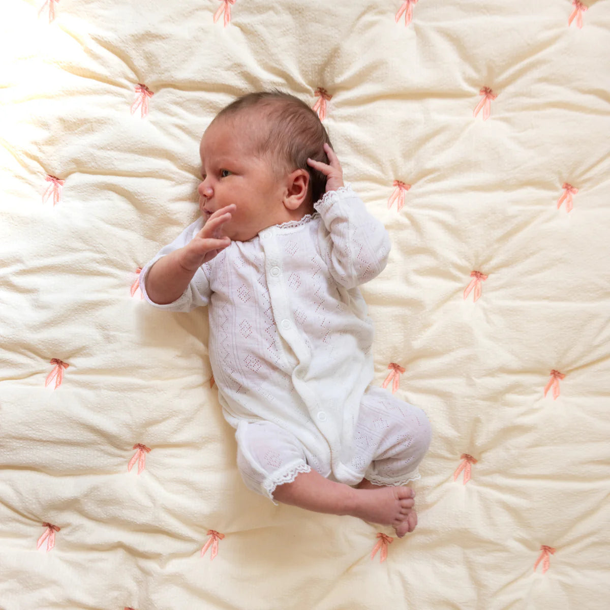 Trapunta lettino con ricamo-Fiocco