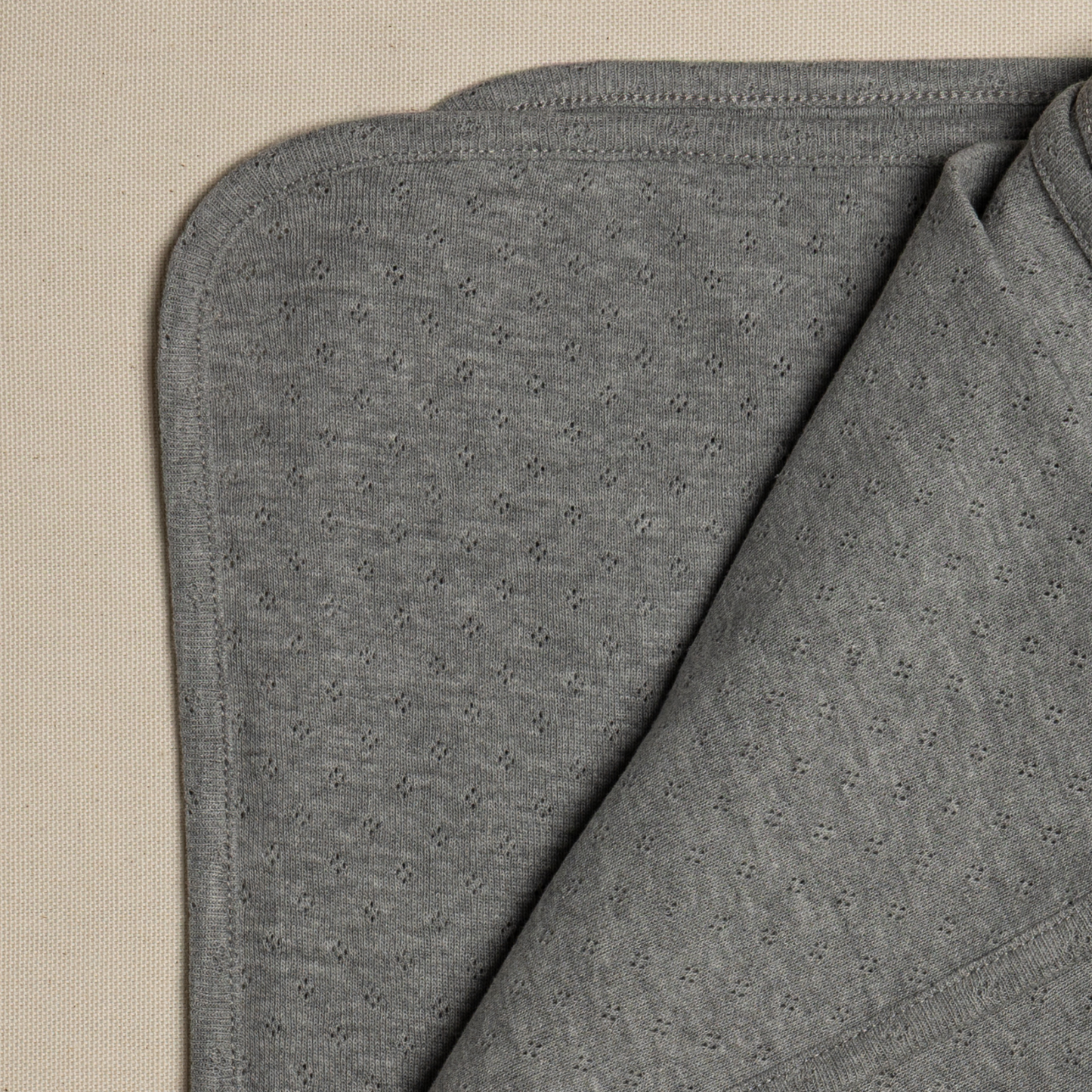 Copertina grigia neonato in cotone pointelle Morbida e avvolgente