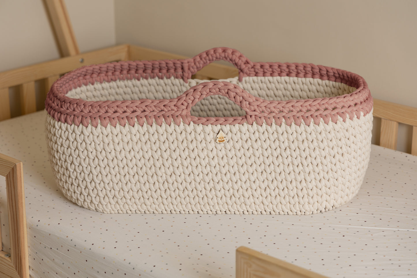Culla artigianale Made in Italy uncinetto avorio rosa scuro