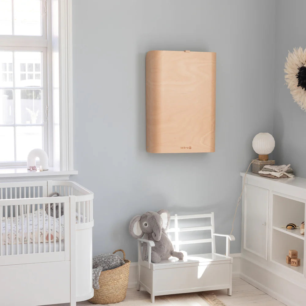 Fasciatoio a parete bianco salvaspazio Sebra con ripiani integrati, ideale per piccoli ambienti come bagno o cameretta