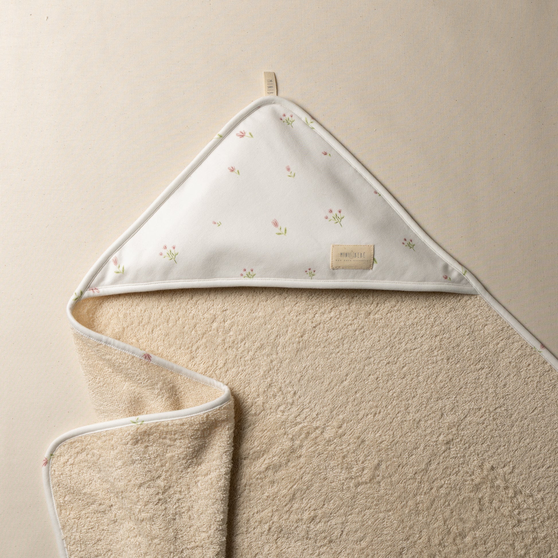 Asciugamano triangolo fantasia per neonato 