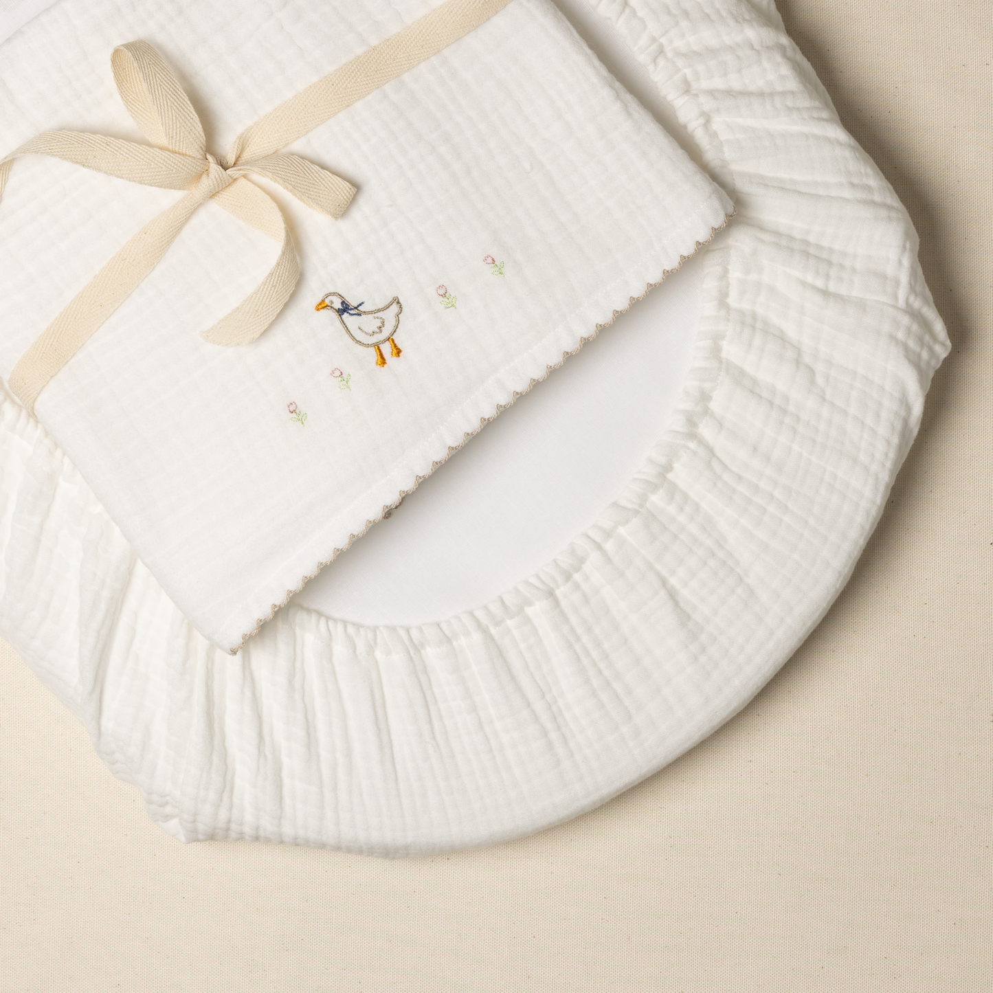 Completo lenzuola ricamate per culla in mussola di cotone minibebè