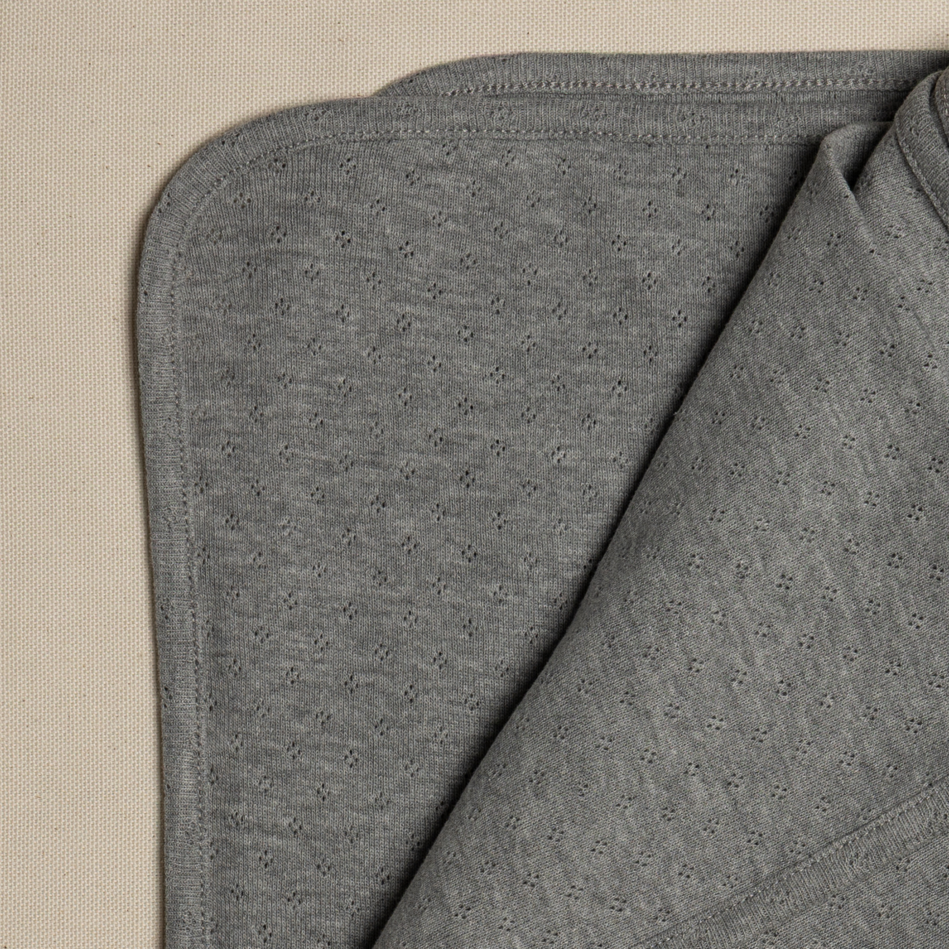 Copertina grigia neonato in cotone pointelle Morbida e avvolgente 