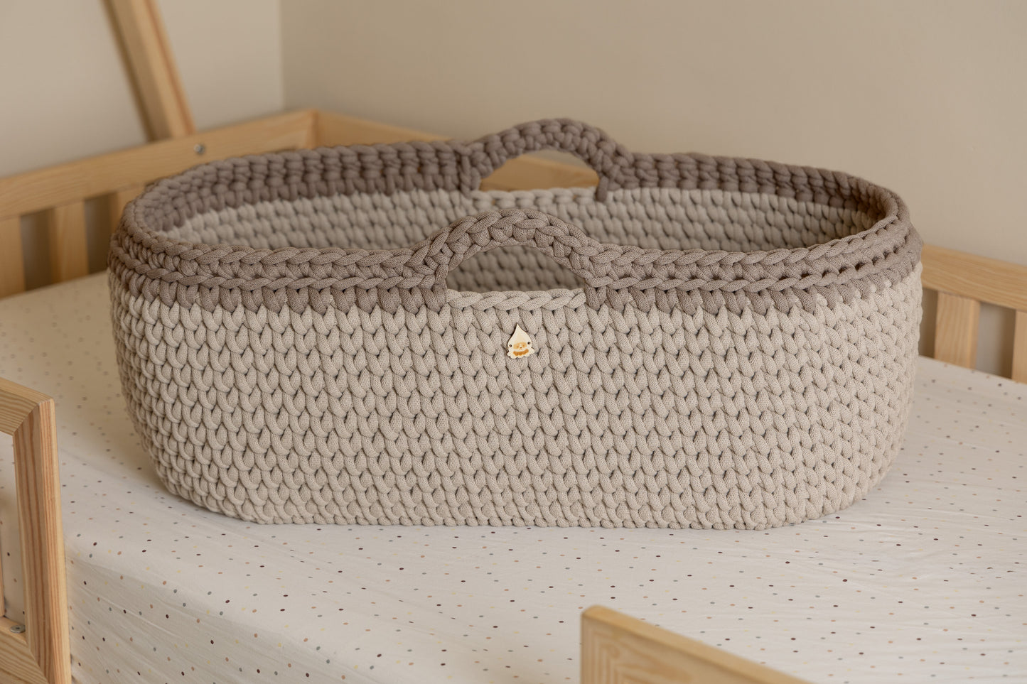 Culla bebè con materasso anti-soffoco certificato Oeko- Tex 11:11 Dettaglio lavorazione artigianale italiana - culla uncinetto neonato 