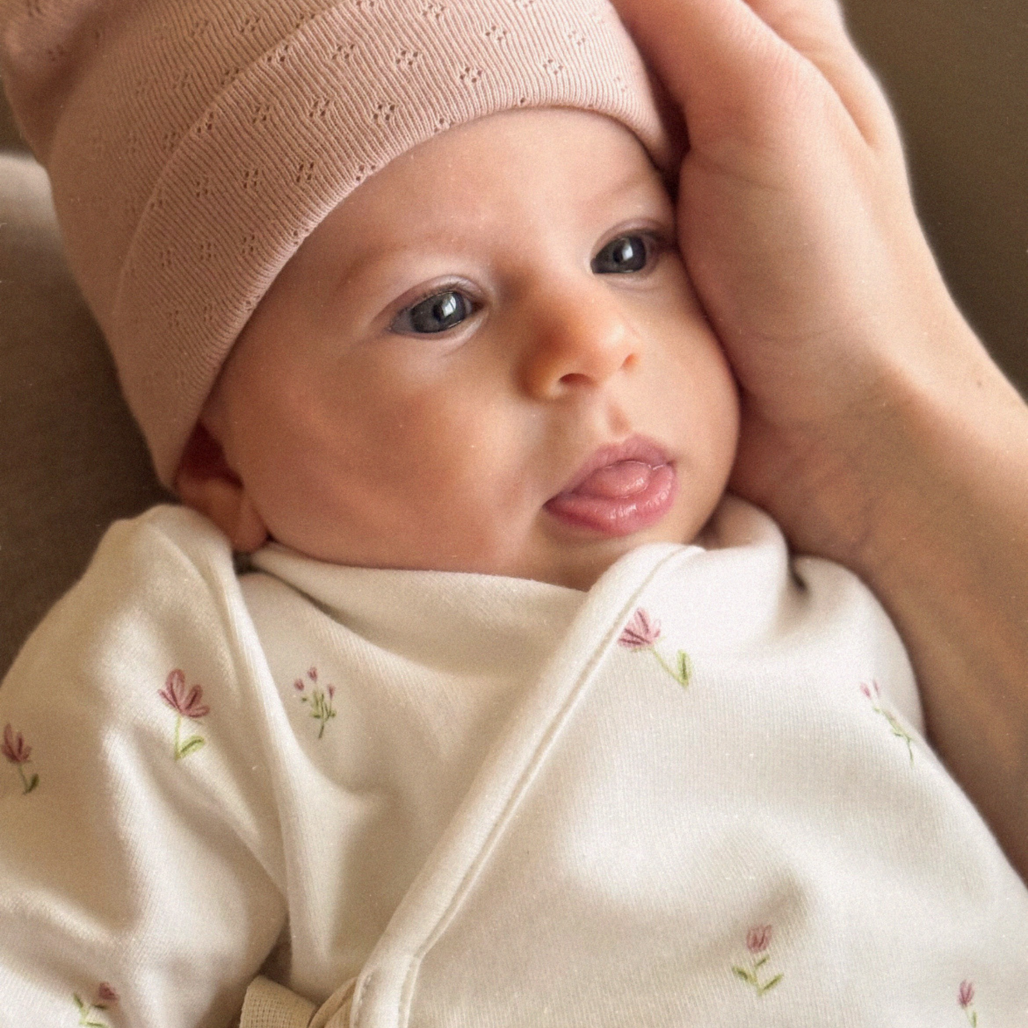 Cappellino con nodo Pointelle rosa